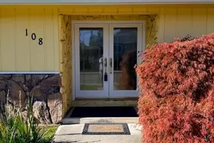 108 NW Sunhill Dr, Grants Pass, OR 97526 - Photo 2