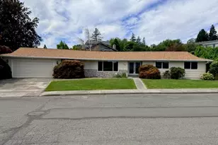 108 NW Sunhill Dr, Grants Pass, OR 97526 - Photo 38