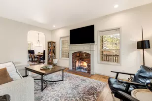 18063 Maury Mountain Ln, Sunriver, OR 97707 - Photo 2