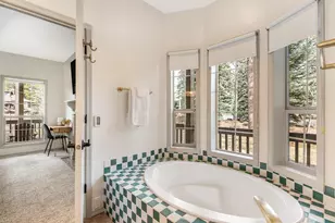 18063 Maury Mountain Ln, Sunriver, OR 97707 - Photo 10