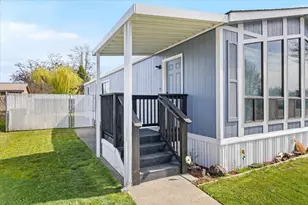633 E Archwood, Eagle Point, OR 97524 - Photo 2