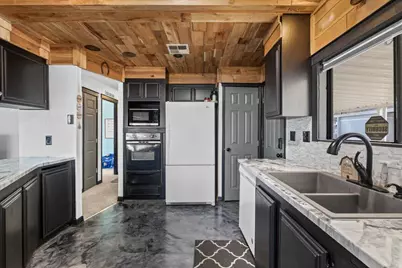 633 E Archwood #UNIT 86, Eagle Point, OR 97524 - Photo 10