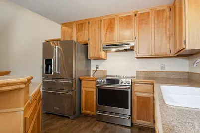 300 Colonial Drive, Grants Pass, OR 97526 - Photo 22