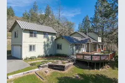 300 Colonial Drive, Grants Pass, OR 97526 - Photo 30