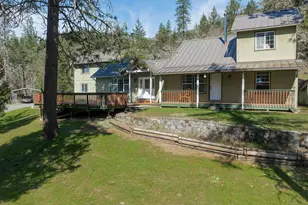 300 Colonial Dr, Grants Pass, OR 97526 - Photo 1