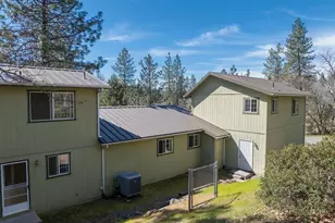 300 Colonial Dr, Grants Pass, OR 97526 - Photo 34