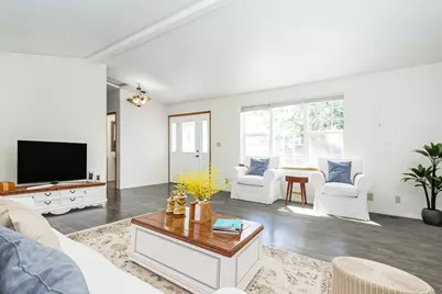 300 Colonial Drive, Grants Pass, OR 97526 - Photo 4