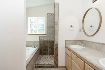 300 Colonial Drive, Grants Pass, OR 97526 - Photo 20