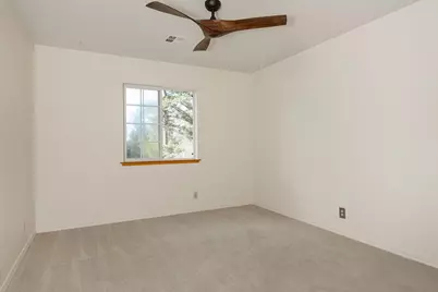 300 Colonial Drive, Grants Pass, OR 97526 - Photo 28