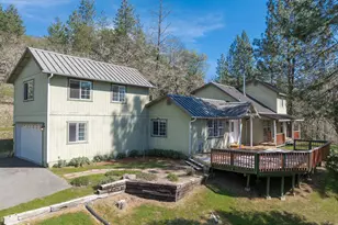 300 Colonial Dr, Grants Pass, OR 97526 - Photo 42