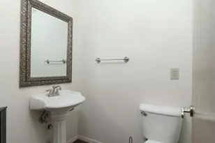 300 Colonial Dr, Grants Pass, OR 97526 - Photo 12