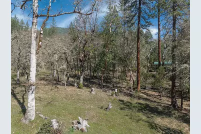 300 Colonial Drive, Grants Pass, OR 97526 - Photo 50