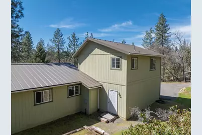 300 Colonial Drive, Grants Pass, OR 97526 - Photo 32