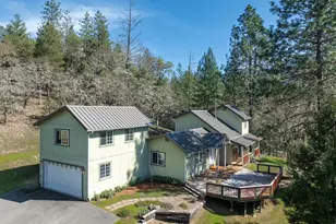 300 Colonial Dr, Grants Pass, OR 97526 - Photo 62