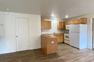 2904 SW Juniper Ave, Redmond, OR 97756 - Photo 2