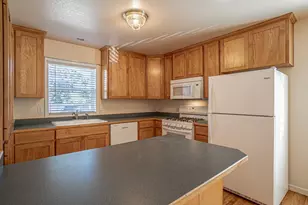827 Blackberry Ln, Ashland, OR 97520 - Photo 6