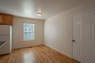 827 Blackberry Ln, Ashland, OR 97520 - Photo 8