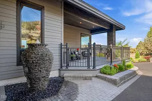 10504 Bitterbrush Ct, Redmond, OR 97756 - Photo 8