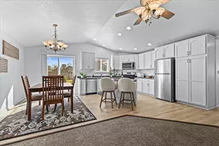 317 Jeanette Ave, Medford, OR 97501 - Photo 10