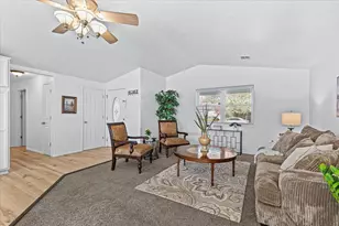 317 Jeanette Ave, Medford, OR 97501 - Photo 8