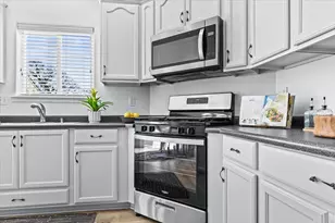 317 Jeanette Ave, Medford, OR 97501 - Photo 14