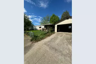 385 Taylor Street, Talent, OR 97540 - Photo 2
