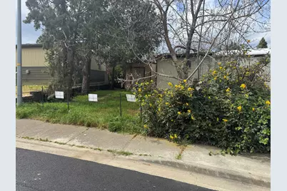 385 Taylor Street, Talent, OR 97540 - Photo 2