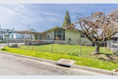 1512 Clara Avenue, Grants Pass, OR 97527 - Photo 2