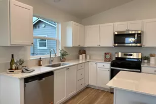 639 NE Arnold St, Madras, OR 97741 - Photo 4