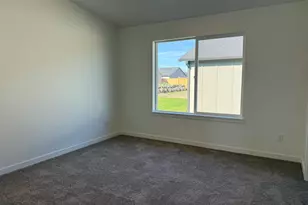 639 NE Arnold St, Madras, OR 97741 - Photo 16