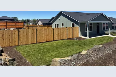639 NE Arnold Street #173, Madras, OR 97741 - Photo 2