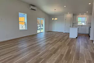 639 NE Arnold St, Madras, OR 97741 - Photo 8
