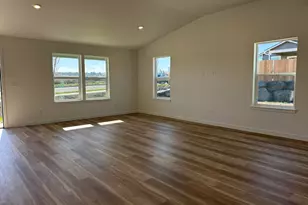 639 NE Arnold St, Madras, OR 97741 - Photo 10