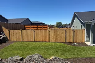 639 NE Arnold St, Madras, OR 97741 - Photo 4