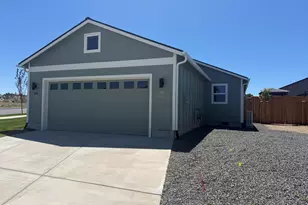 639 NE Arnold St, Madras, OR 97741 - Photo 8