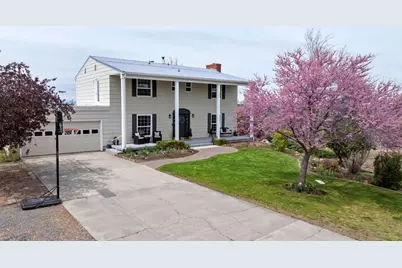 1103 NE Richard Lane, Madras, OR 97741 - Photo 1