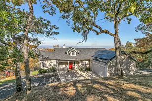 5227 Pioneer Rd, Medford, OR 97501 - Photo 2