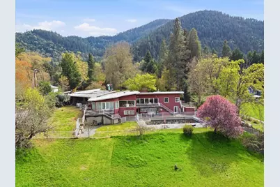 325 Mountain View Place, Grants Pass, OR 97527 - Photo 1