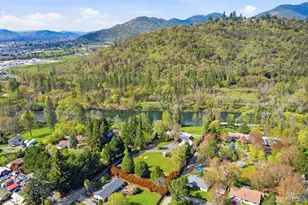 325 Mountain View Pl, Grants Pass, OR 97527 - Photo 34