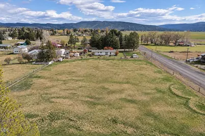 2153 NE Sunset View Lane, Prineville, OR 97754 - Photo 2