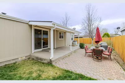 2051 NE Uintah Court, Redmond, OR 97756 - Photo 8