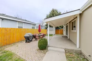 2051 NE Uintah Ct, Redmond, OR 97756 - Photo 6