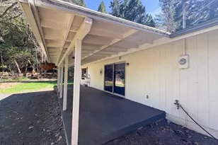 101 Cascade Dr, Cave Junction, OR 97523 - Photo 6