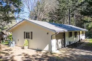 101 Cascade Dr, Cave Junction, OR 97523 - Photo 2