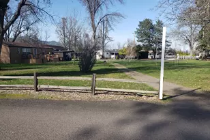 1055 N 5th St, Jacksonville, OR 97530 - Photo 18