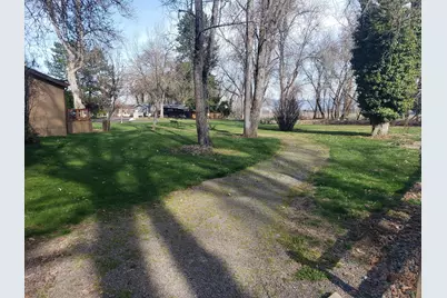 1055 N 5th Street #UNIT 3, Jacksonville, OR 97530 - Photo 6
