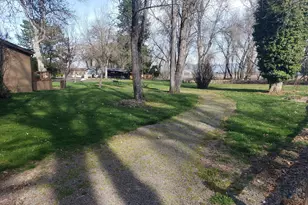 1055 N 5th St, Jacksonville, OR 97530 - Photo 6