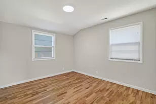 856 W 14th St, Medford, OR 97501 - Photo 12