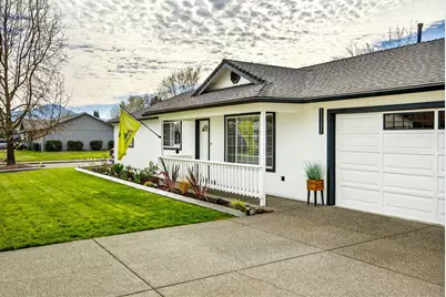 934 Pittview Avenue, Central Point, OR 97502 - Photo 2