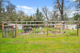 3134 W Evans Creek Rd, Rogue River, OR 97537 - Photo 40